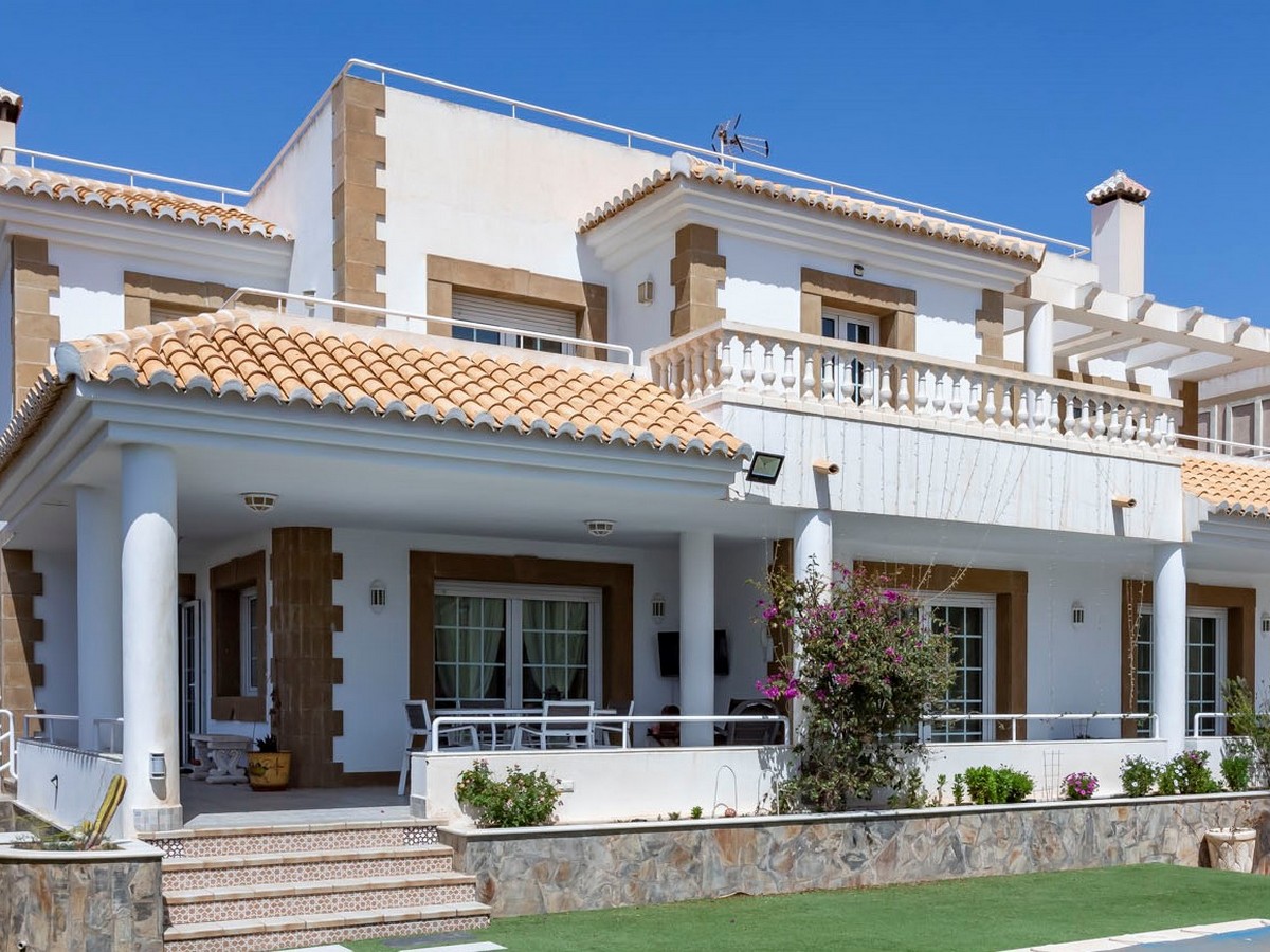 Majestuosa villa en pleno corazón de Playa Serena