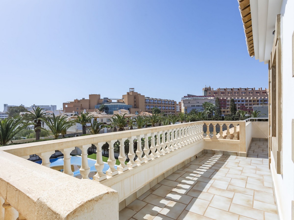 Majestuosa villa en pleno corazón de Playa Serena