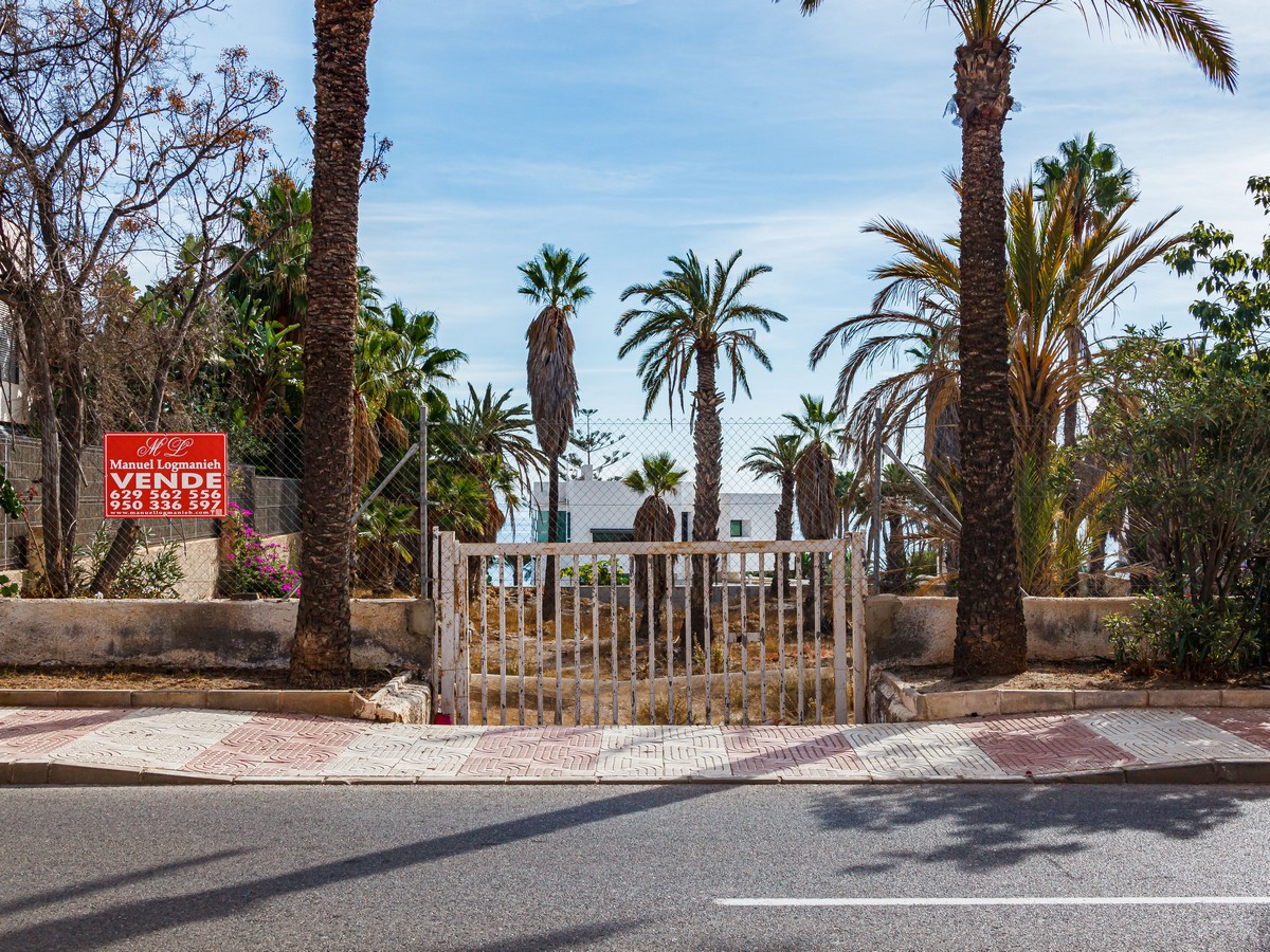 Plot of 1.803m² in second beach line, Aguadulce