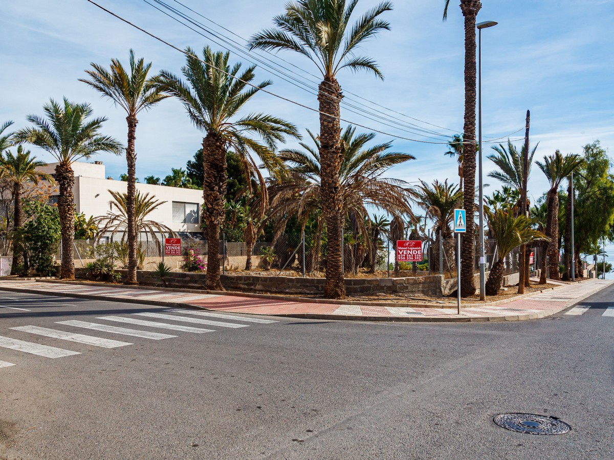 1.803m² großes Grundstück in zweiter Strandlinie, Aguadulce