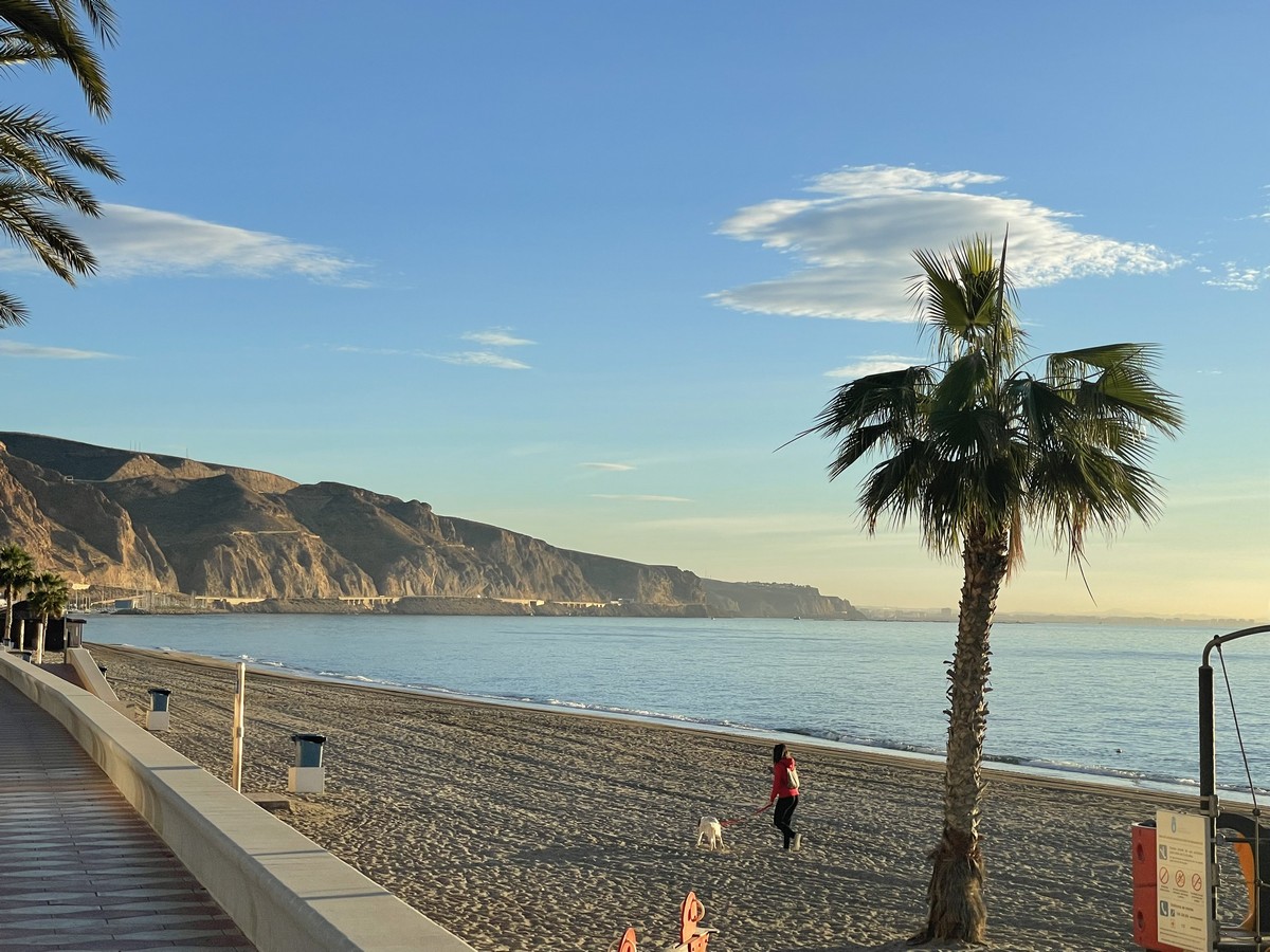 1.803m² großes Grundstück in zweiter Strandlinie, Aguadulce