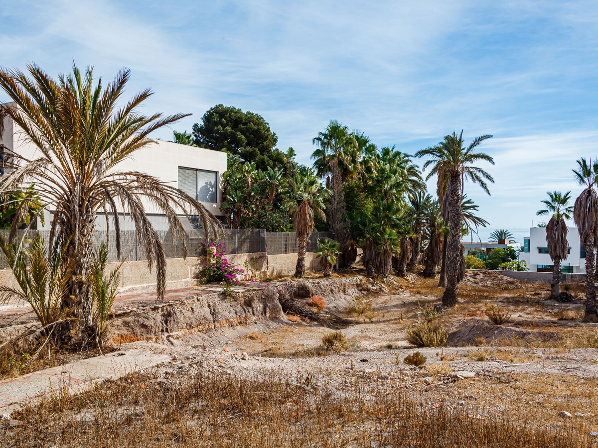 1.803m² großes Grundstück in zweiter Strandlinie, Aguadulce