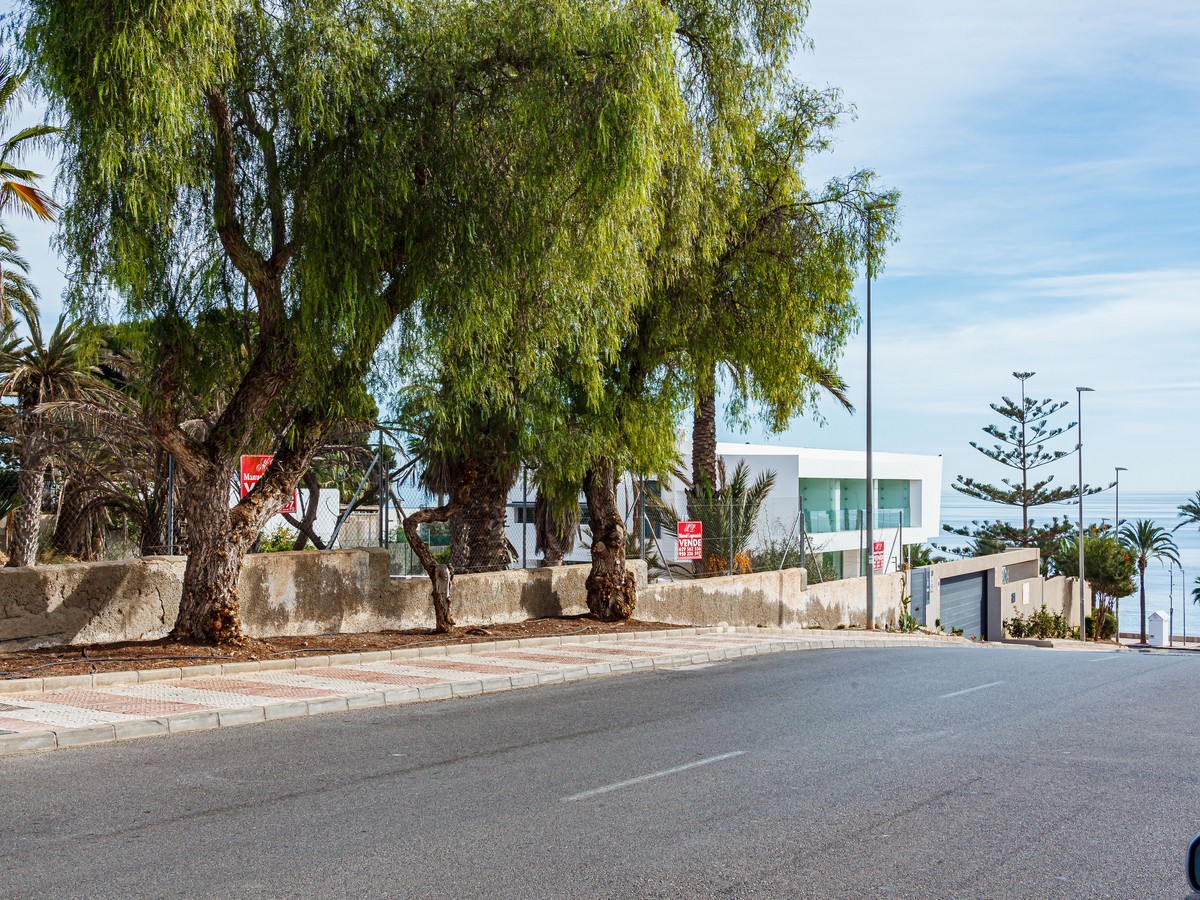 1.803m² großes Grundstück in zweiter Strandlinie, Aguadulce