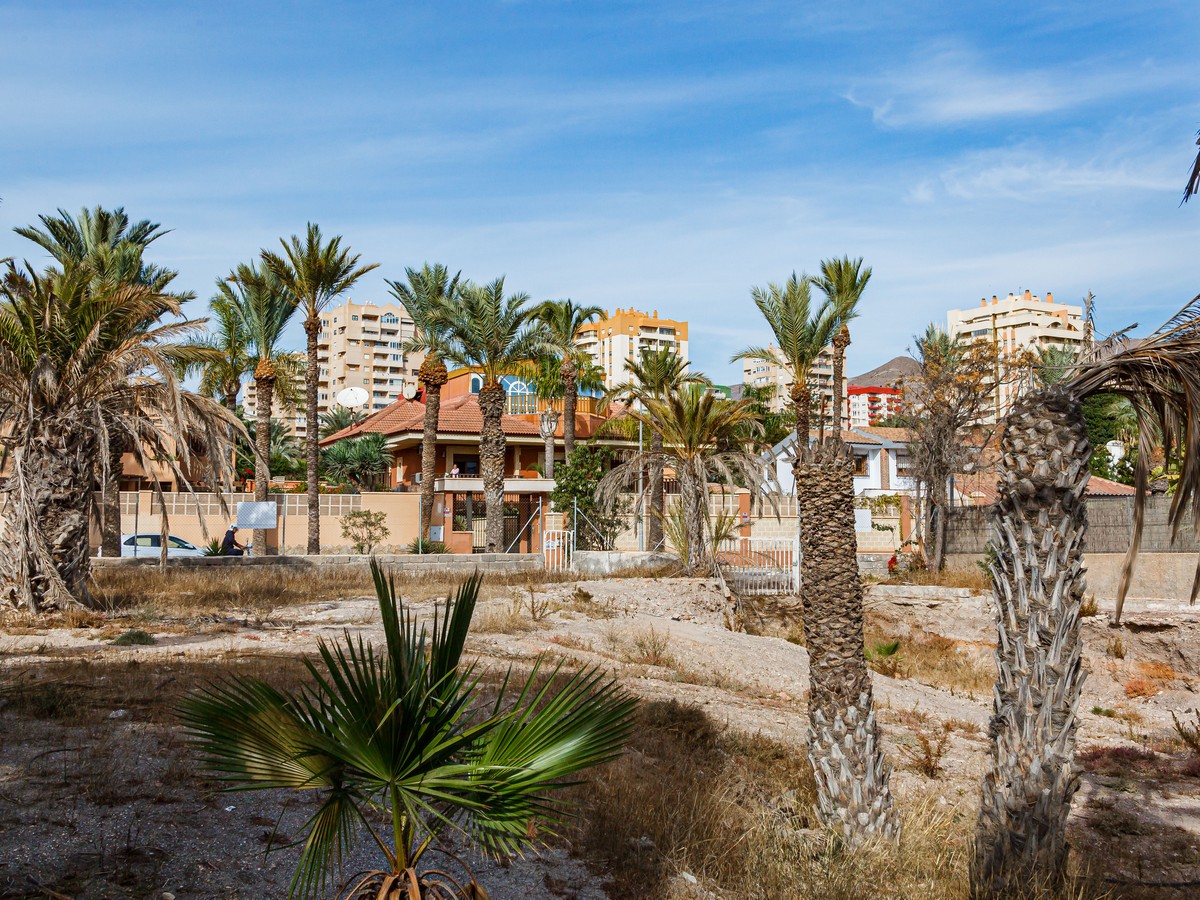 Parcela de 1.803m² en segunda linea de playa, Aguadulce