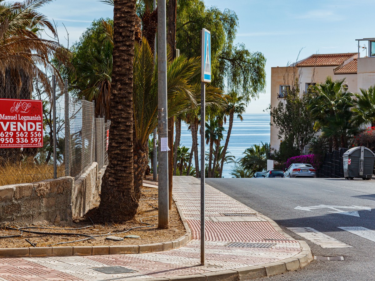 1.803m² großes Grundstück in zweiter Strandlinie, Aguadulce