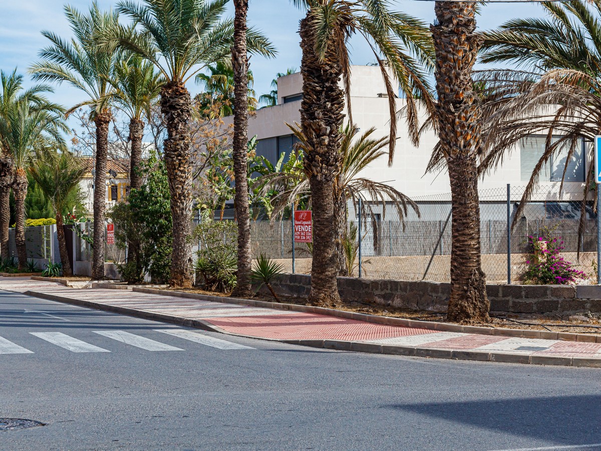 Parcela de 1.803m² en segunda linea de playa, Aguadulce