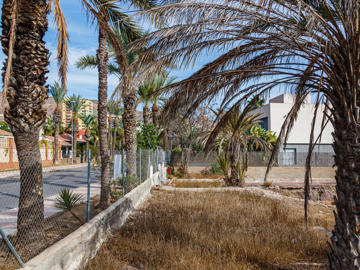 Plot of 1.803m² in second beach line, Aguadulce