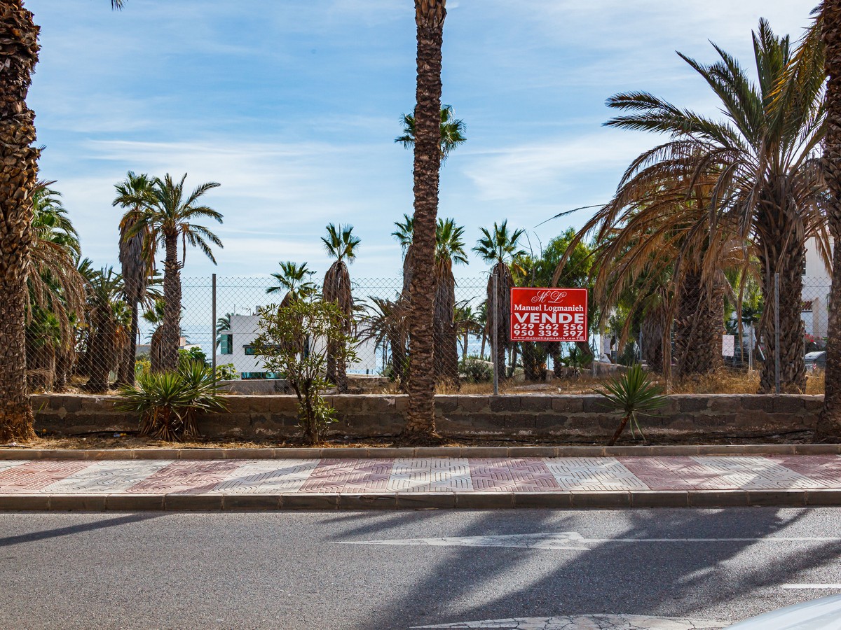 1.803m² großes Grundstück in zweiter Strandlinie, Aguadulce