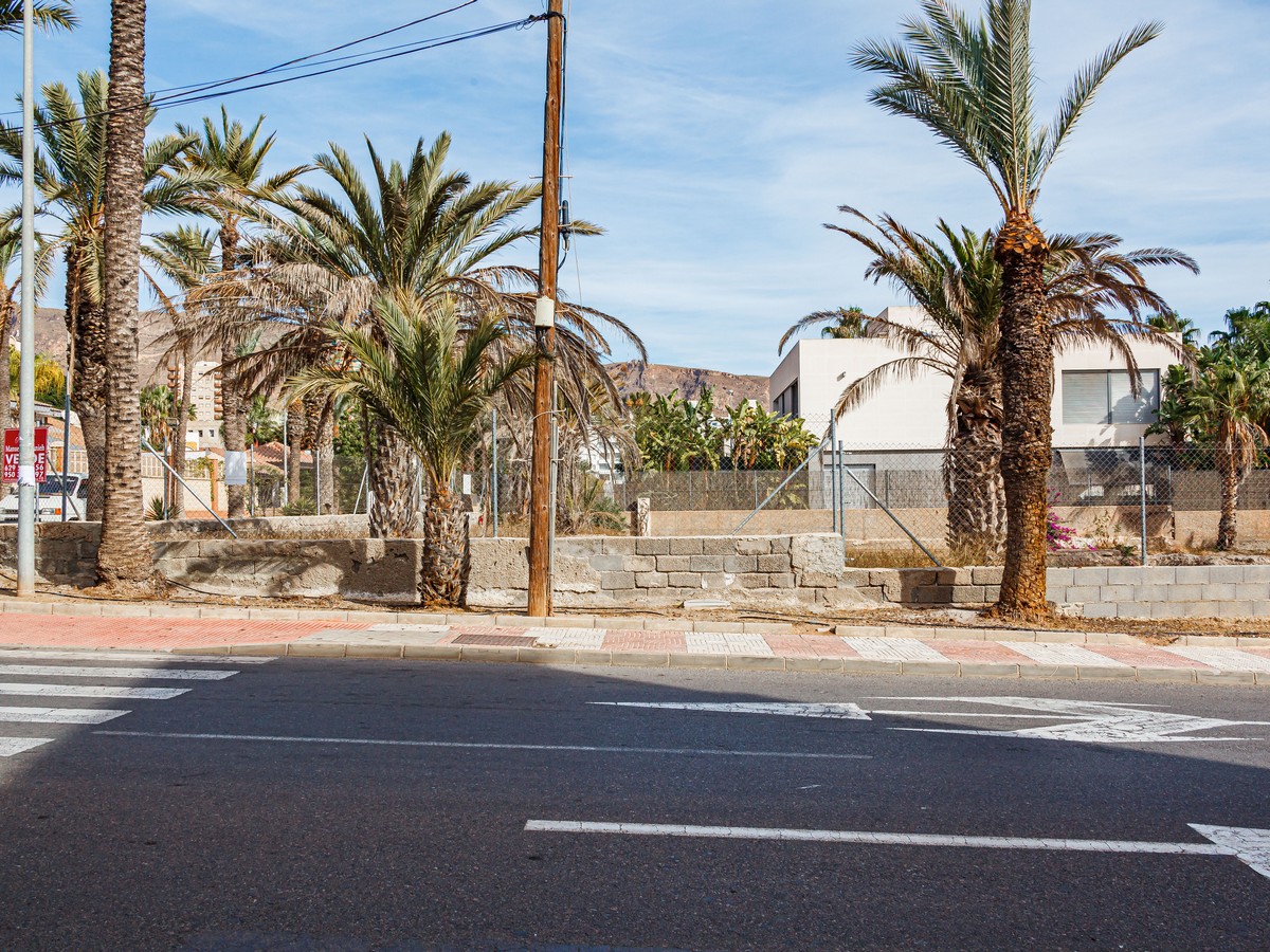 Parcela de 1.803m² en segunda linea de playa, Aguadulce