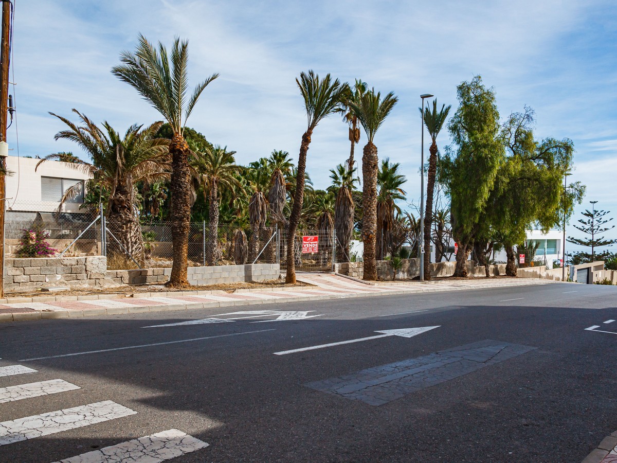 Plot of 1.803m² in second beach line, Aguadulce