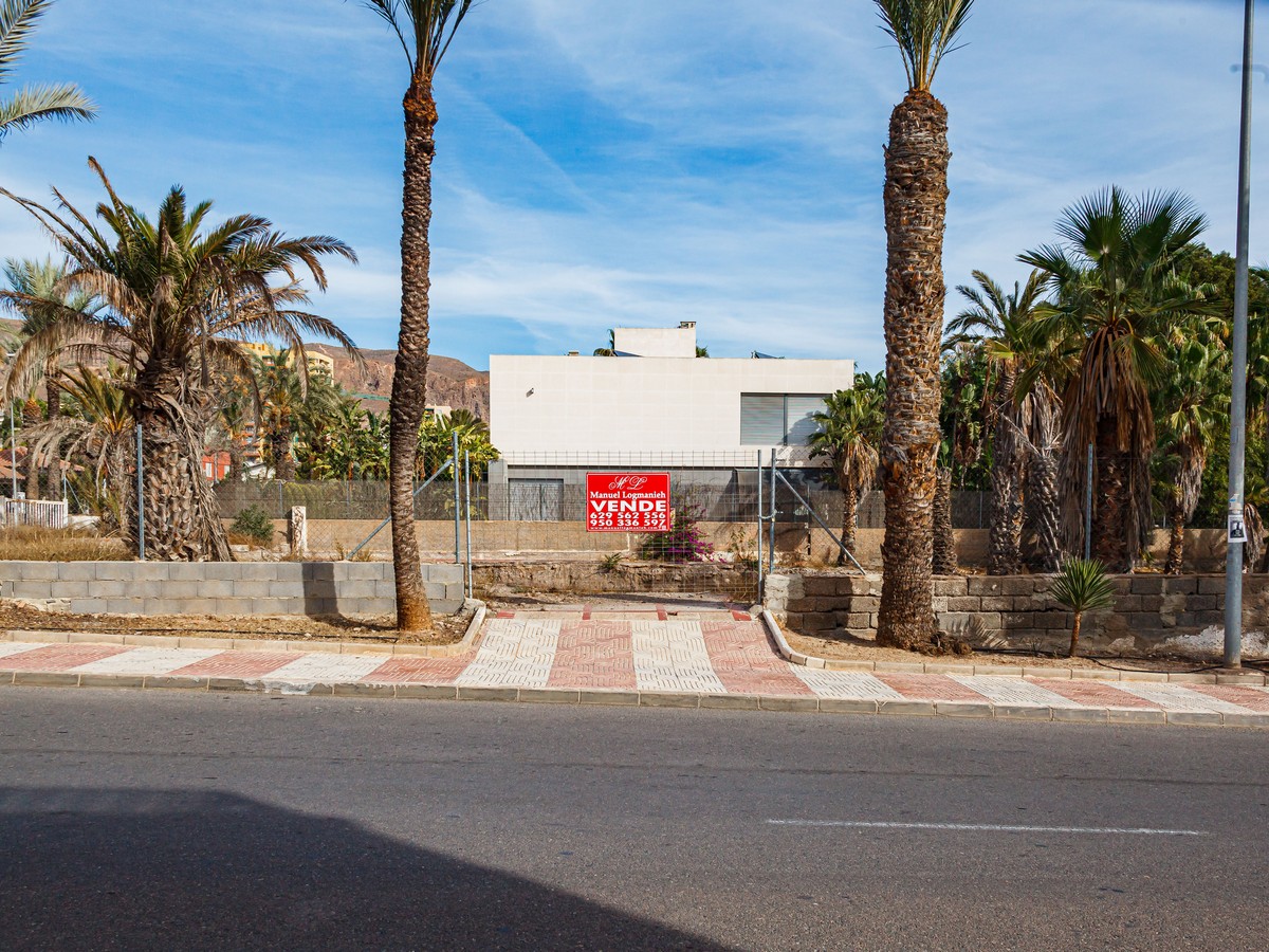 Plot of 1.803m² in second beach line, Aguadulce