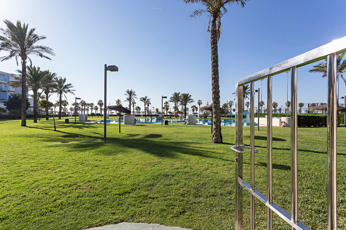 Extraordinary beachfront apartment with garden, Marina Serena Golf Complex