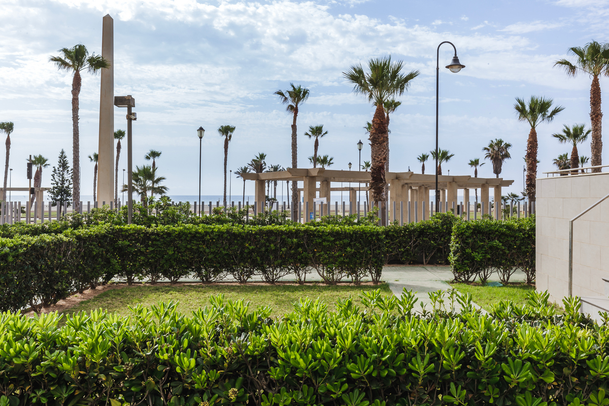Extraordinario apartamento con jardín en 1ª línea de playa, Complejo Marina Serena Golf