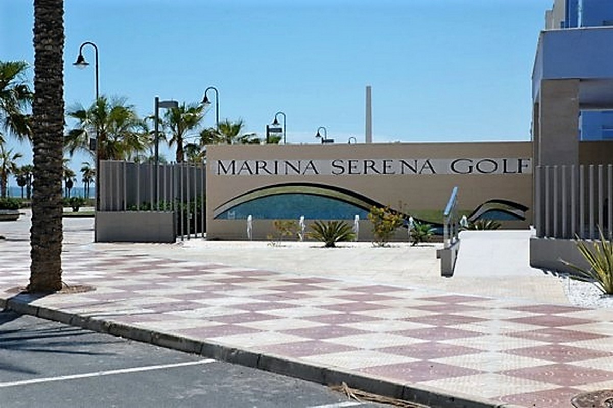 Marina Serena Golf Complex, first line of the beach