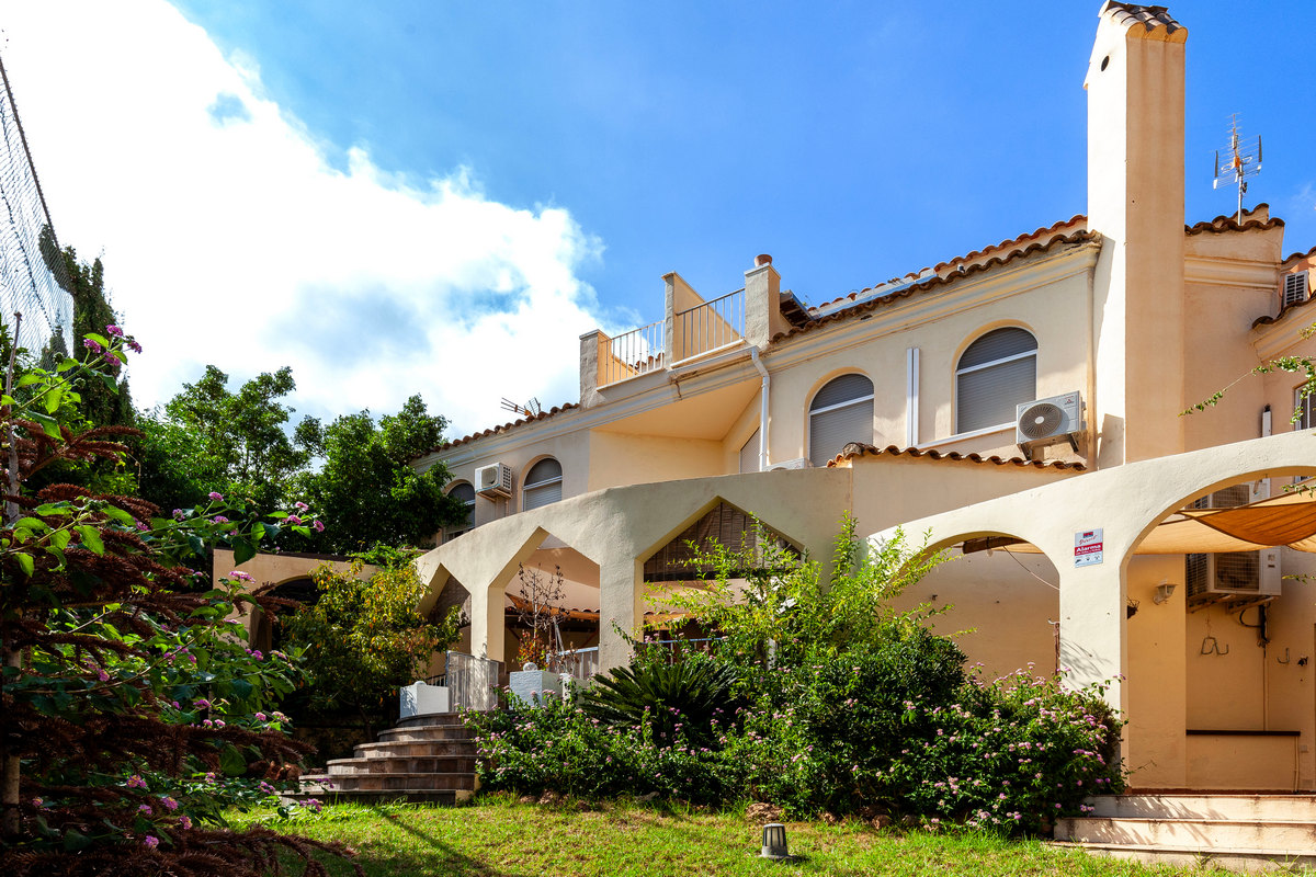Magnificent attached villa in La Envia Golf