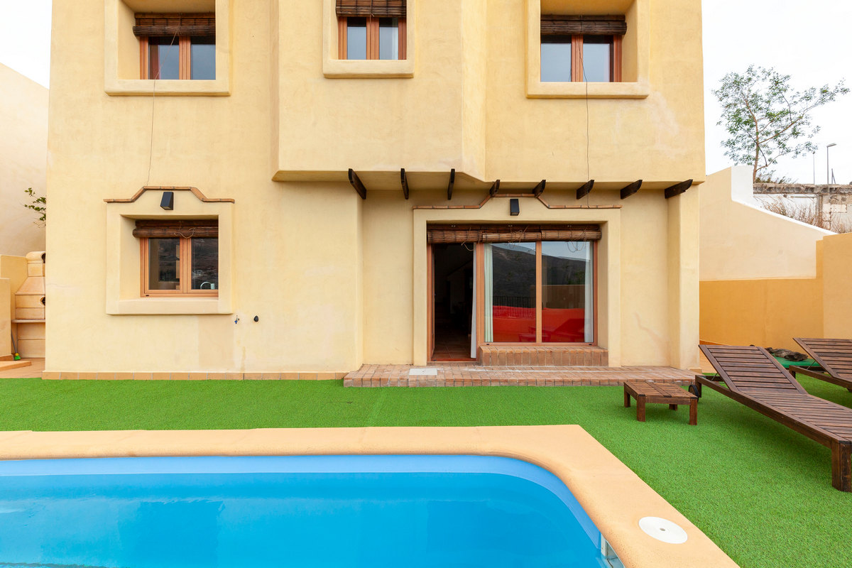 Spacious villa with magnificent views in La Envia Golf