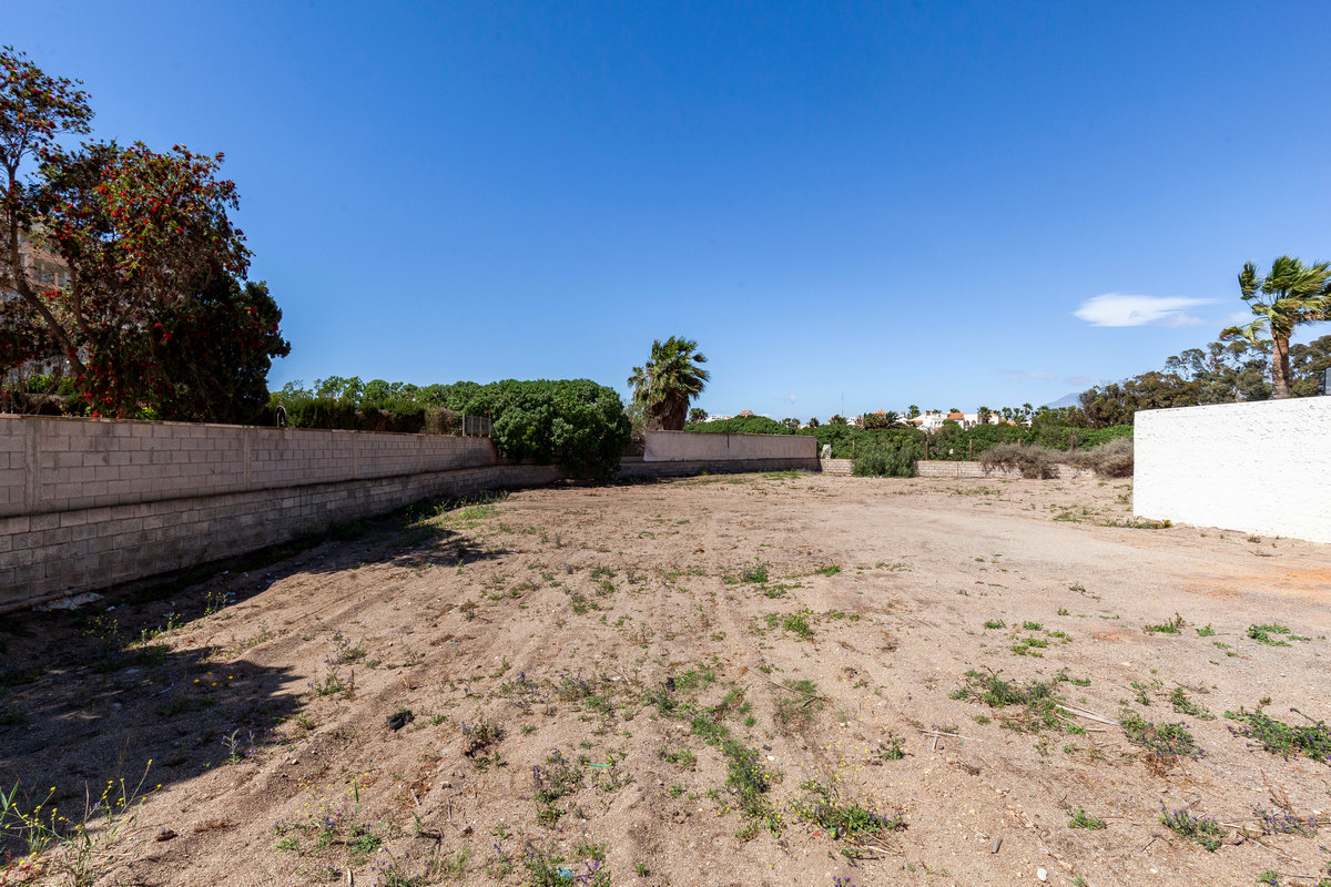 Großes Baugrundstück von 1.200 m² in der Calle Iguazú, Playa Serena Urb.