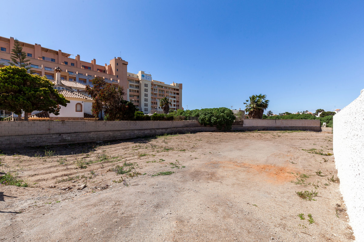 Parcela de 1.200 m² en la Calle Iguazú, Urb. Playa Serena