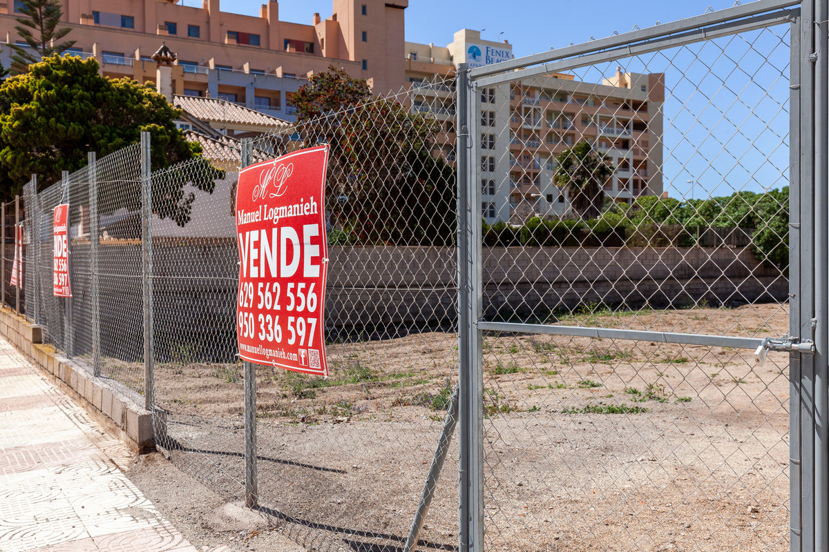 Parcela de 1.200 m² en la Calle Iguazú, Urb. Playa Serena