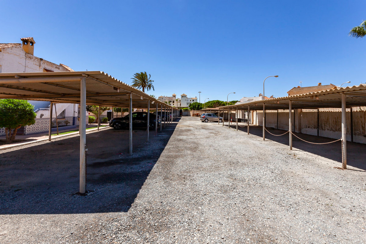 Magnifica villeta a schiera pronta per essere abitata, nel complesso Pueblo Andaluz