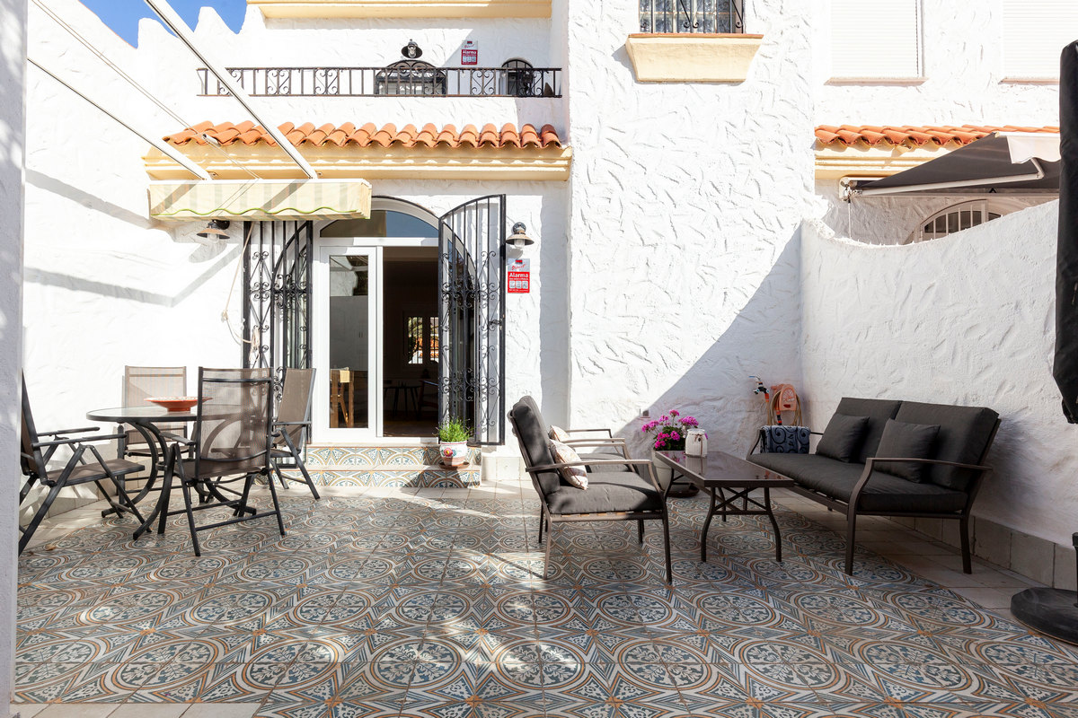 Magnificent townhouse ready to move into, Pueblo Andaluz complex