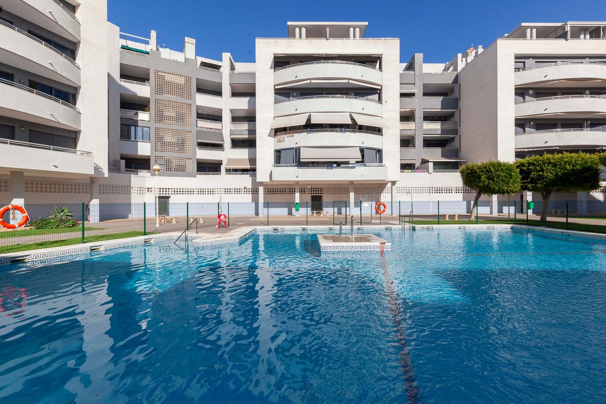 Exclusivo piso con vistas al mar en primera línea de playa