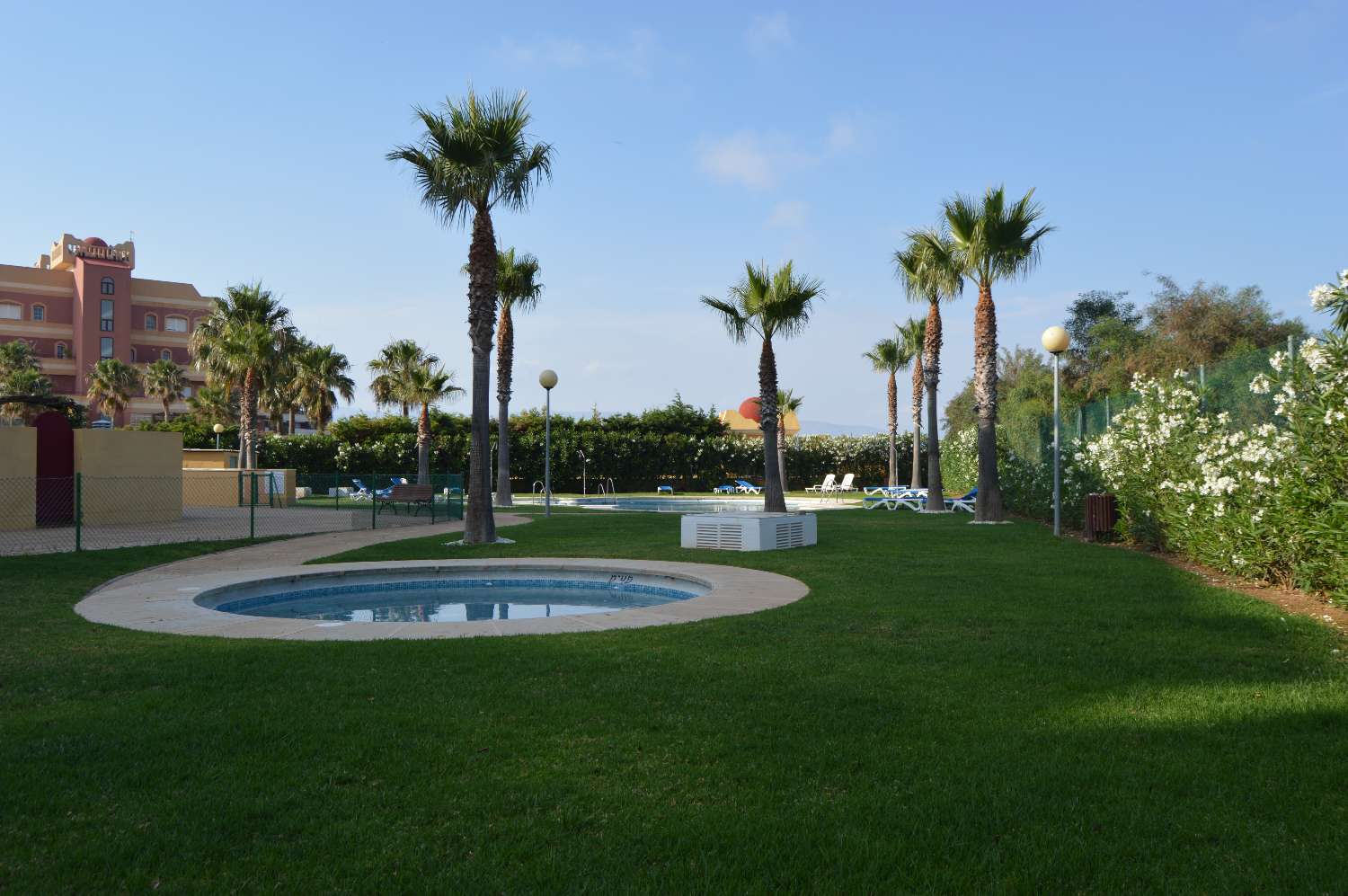 Moderno y amplio piso junto al campo de golf