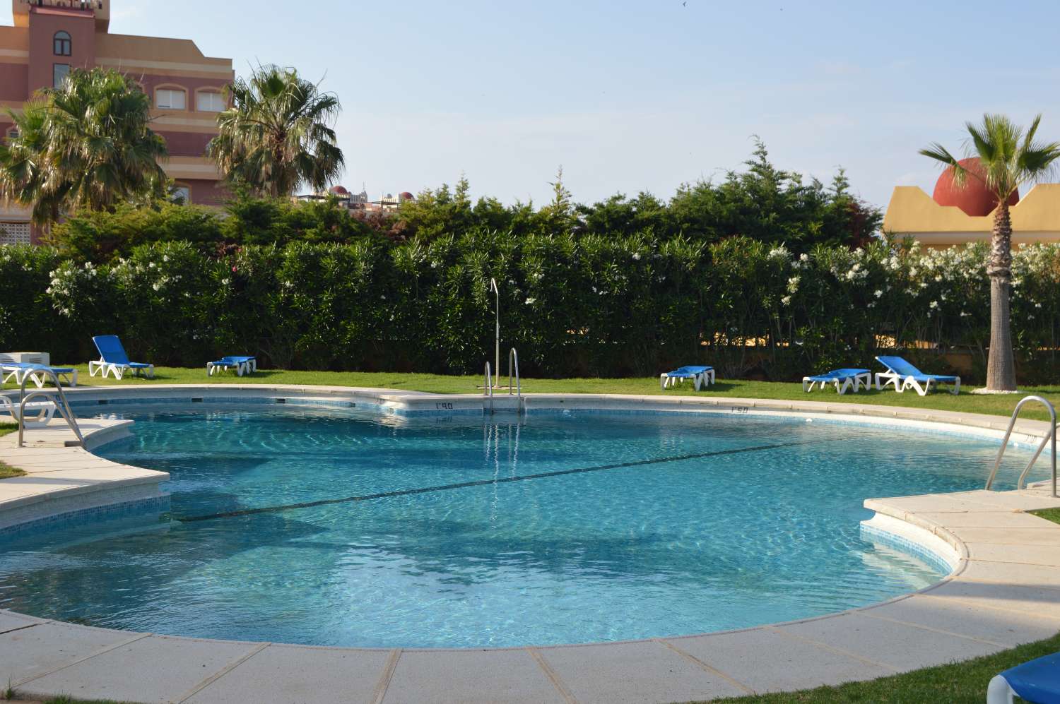 Moderno y amplio piso junto al campo de golf
