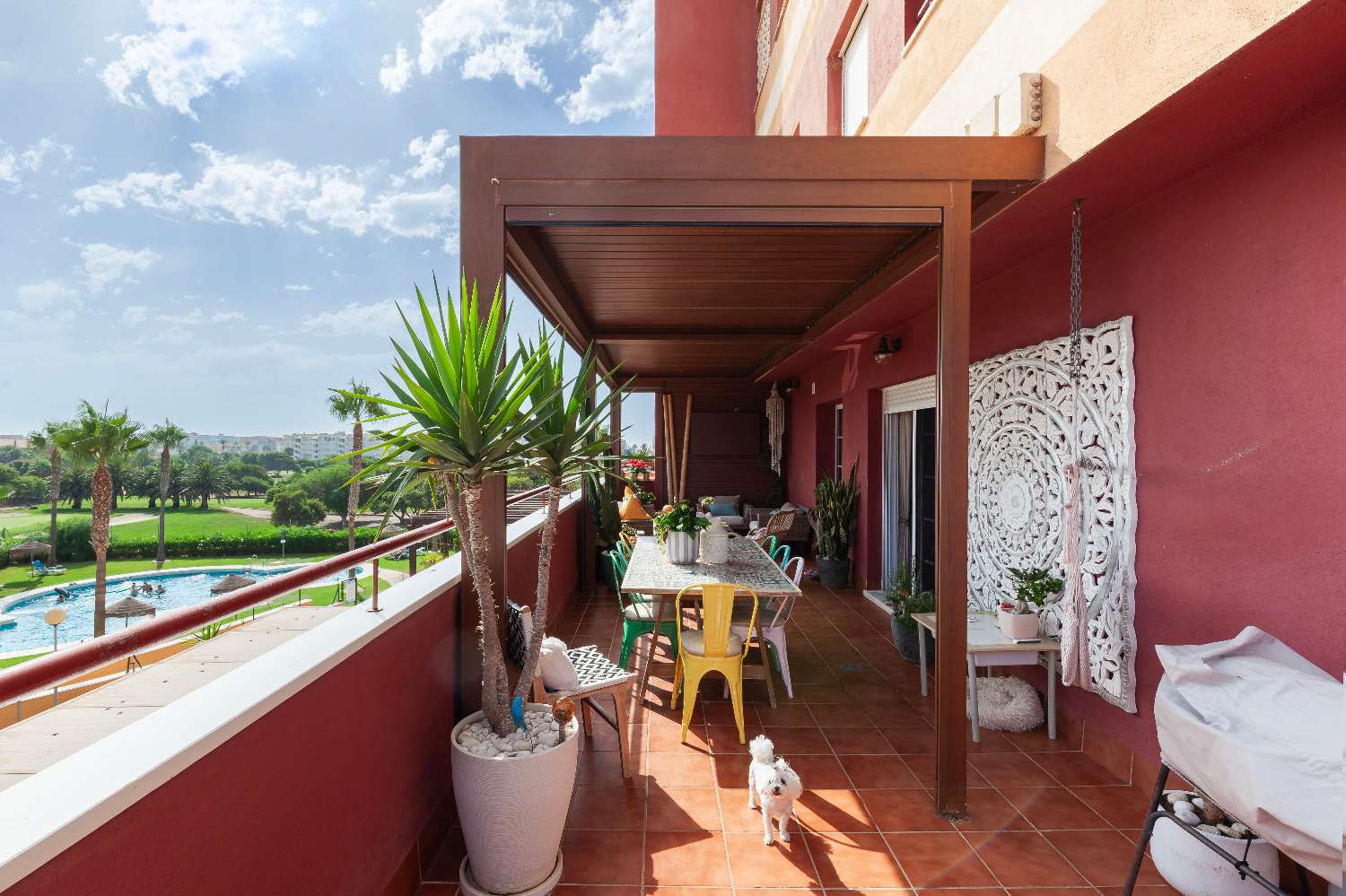 Moderno y amplio piso junto al campo de golf