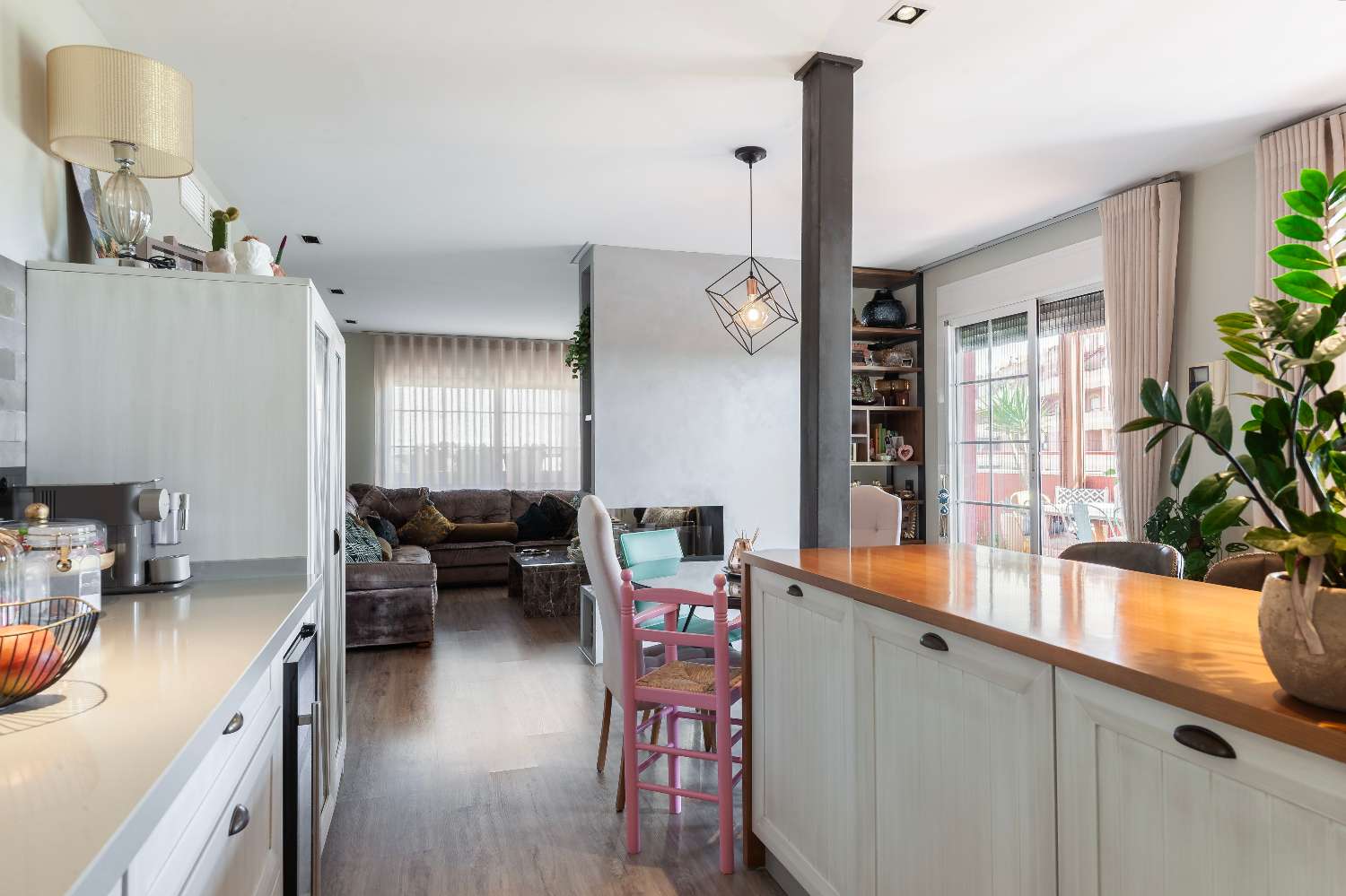 Moderno y amplio piso junto al campo de golf