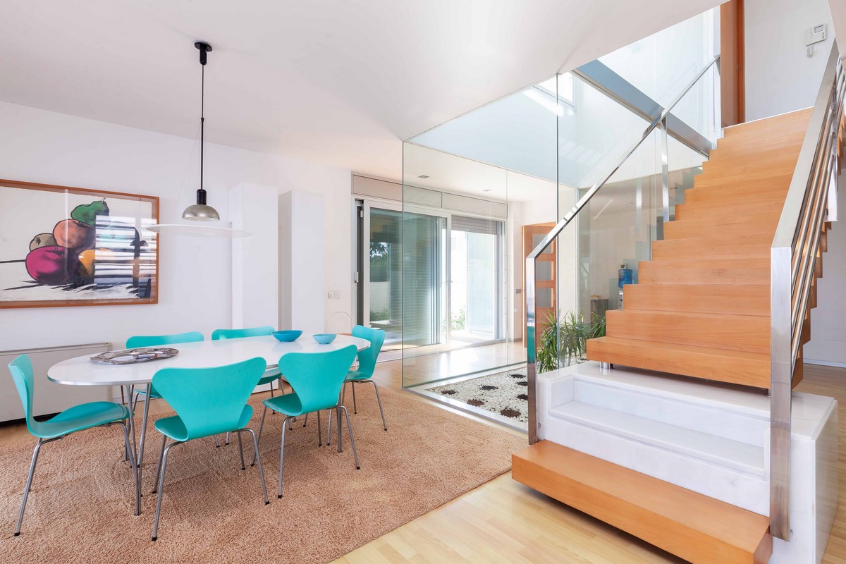 Moderno Chalet independiente en primera línea de playa, listo para entrar a vivir