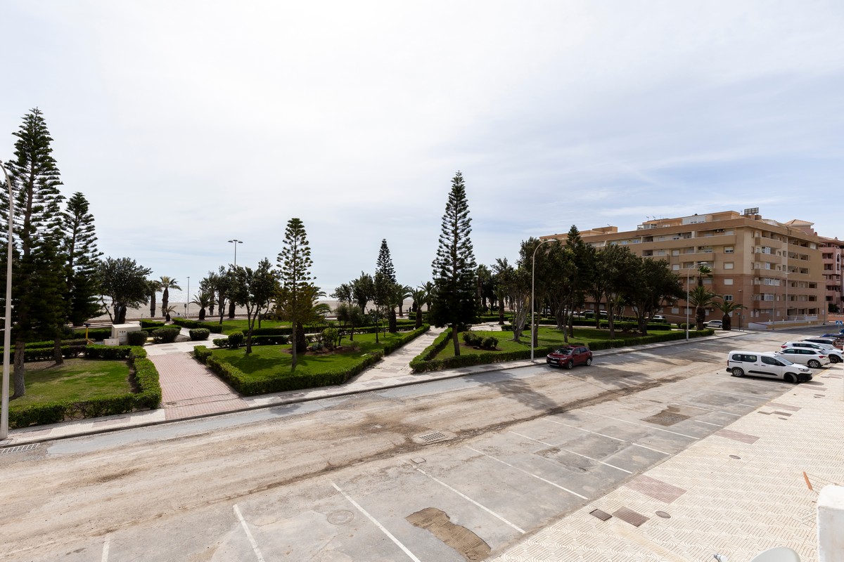 Exclusive townhouse, Playa de la Bajadilla, Urb. Roquetas de Mar