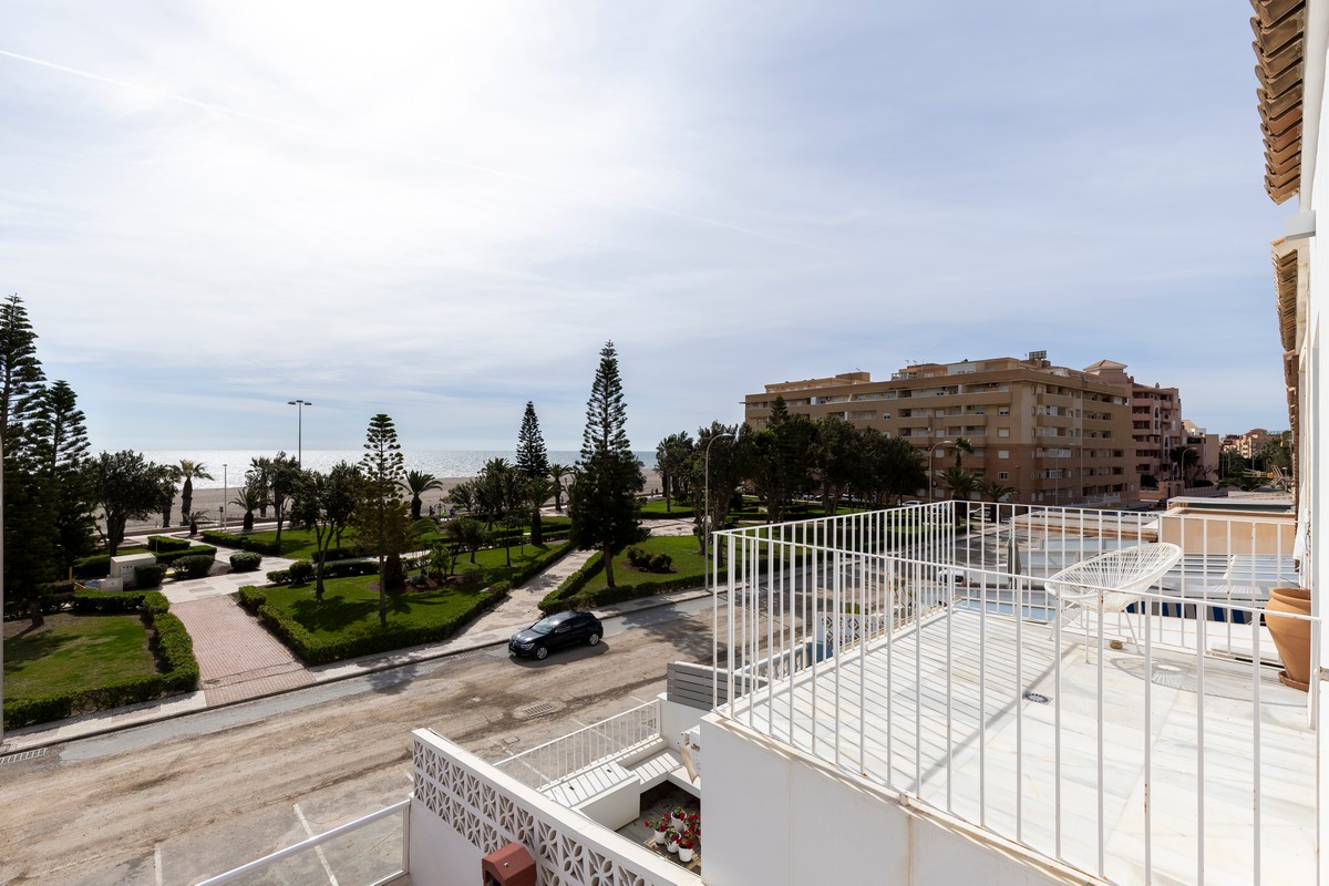 Exclusive townhouse, Playa de la Bajadilla, Urb. Roquetas de Mar