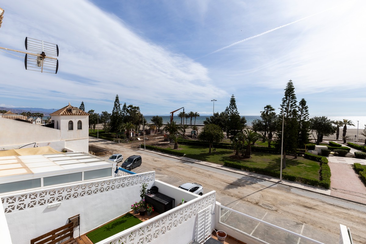 Exclusive townhouse, Playa de la Bajadilla, Urb. Roquetas de Mar