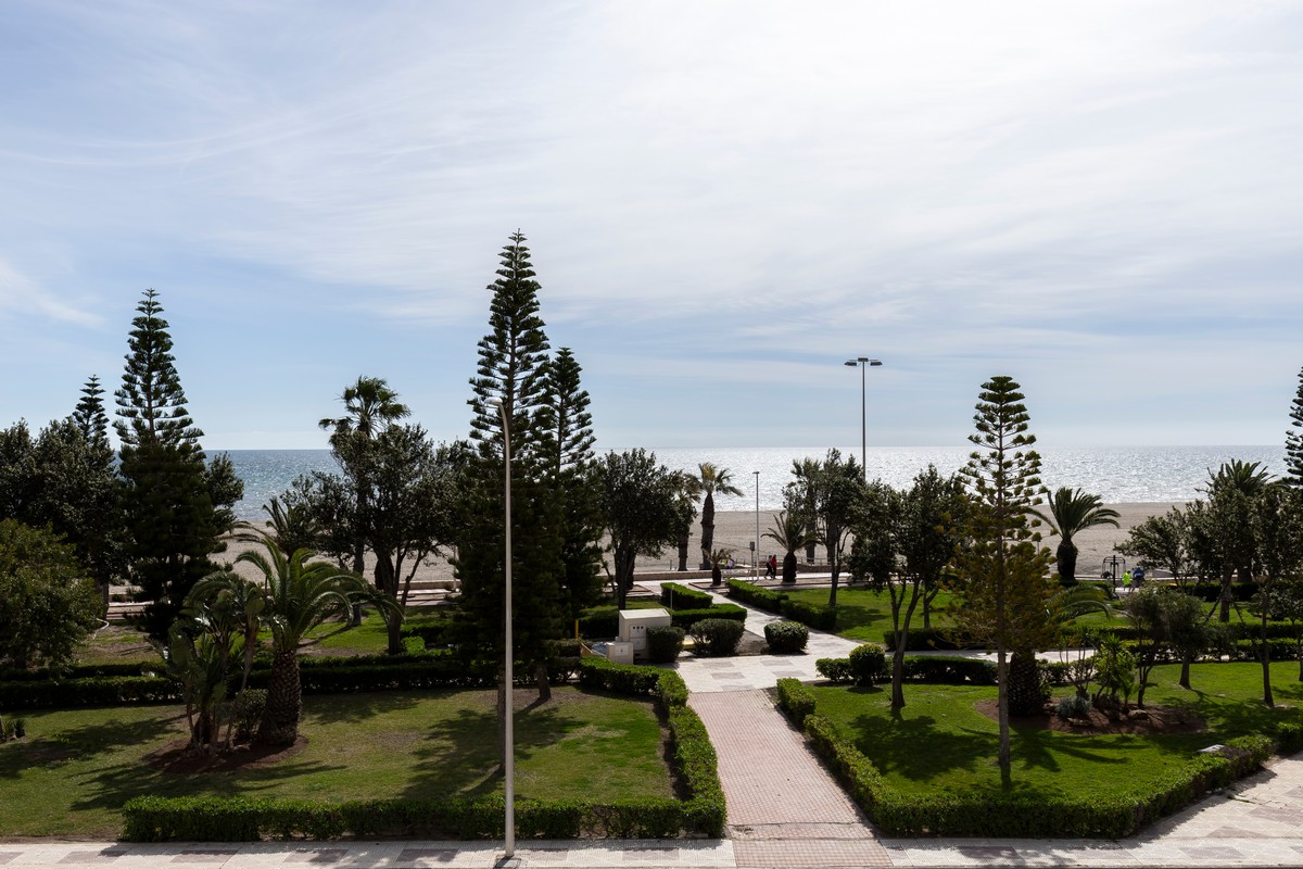 Exclusive townhouse, Playa de la Bajadilla, Urb. Roquetas de Mar