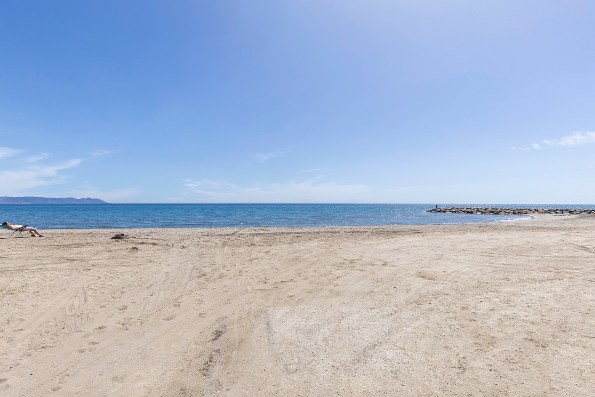 Villa con grande potenziale a Costacabana (Almería)