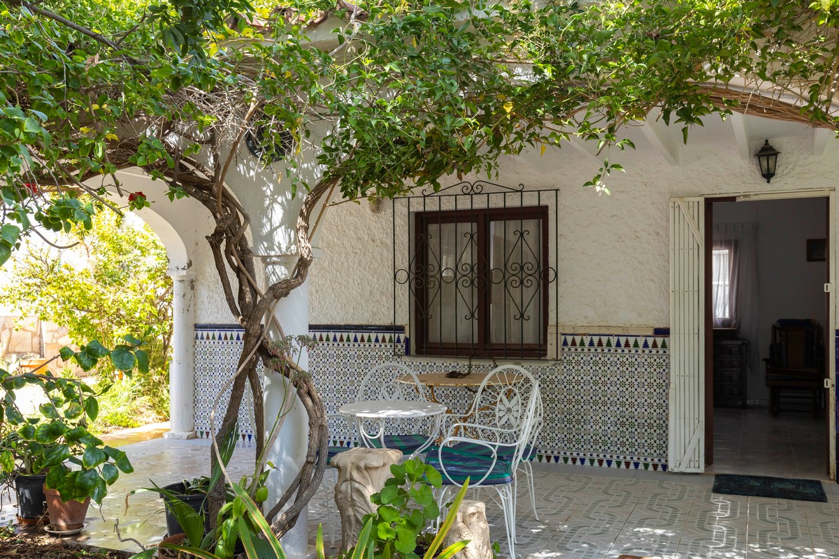 Villa con grande potenziale a Costacabana (Almería)