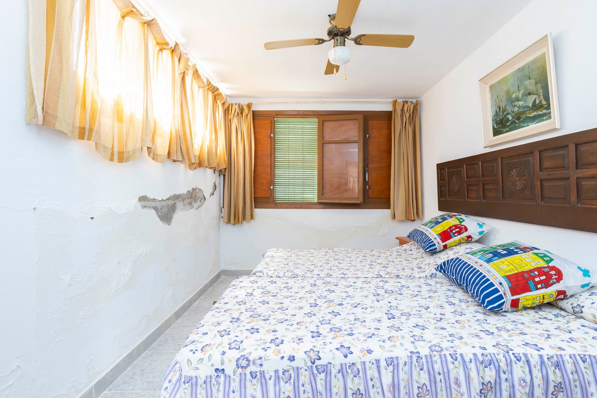 Villa con grande potenziale a Costacabana (Almería)