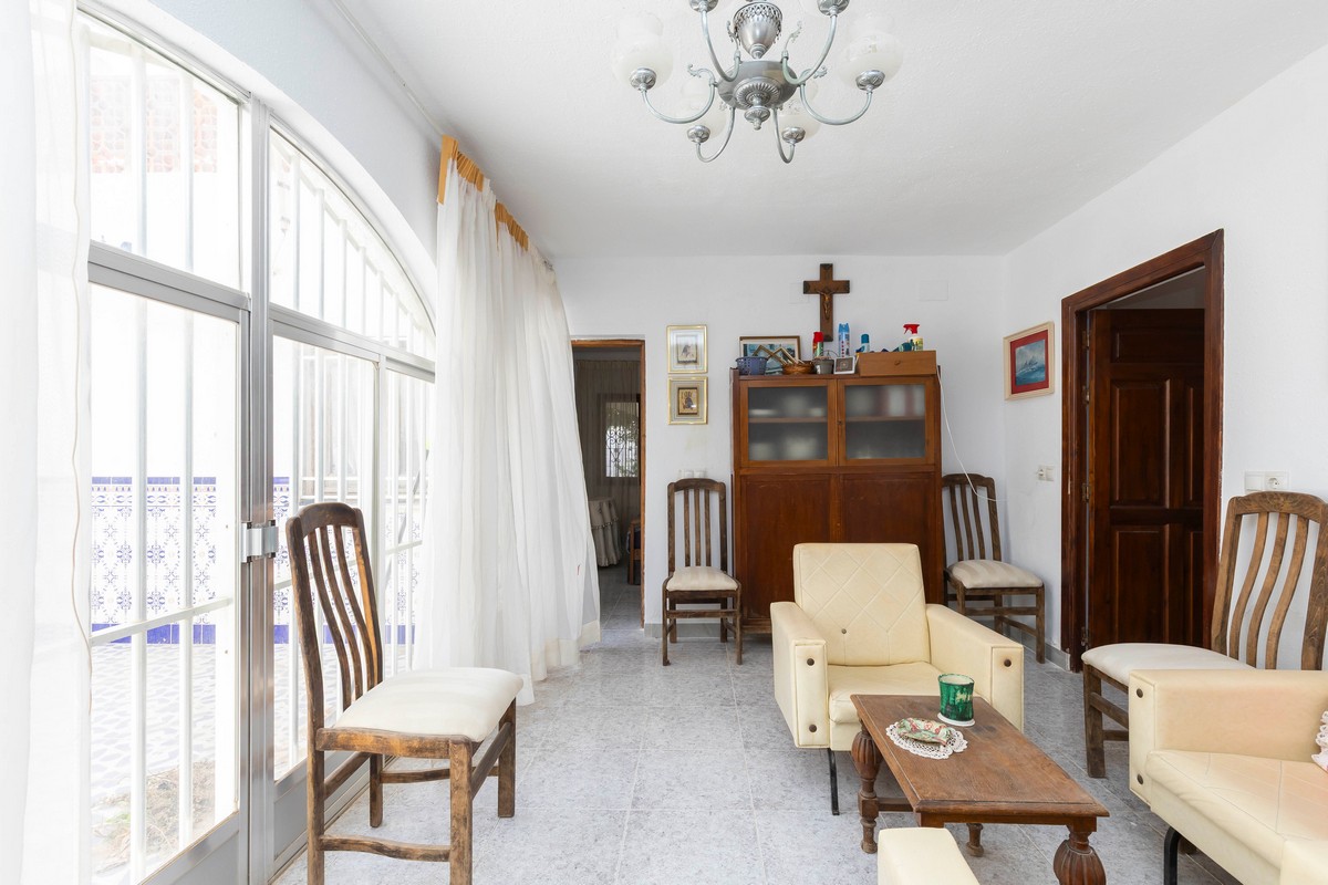 Villa con grande potenziale a Costacabana (Almería)