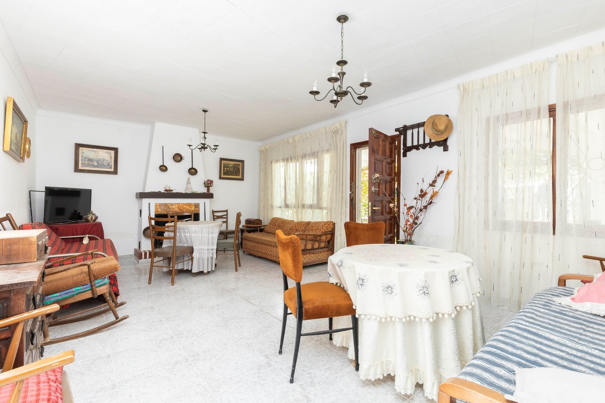 Villa con grande potenziale a Costacabana (Almería)