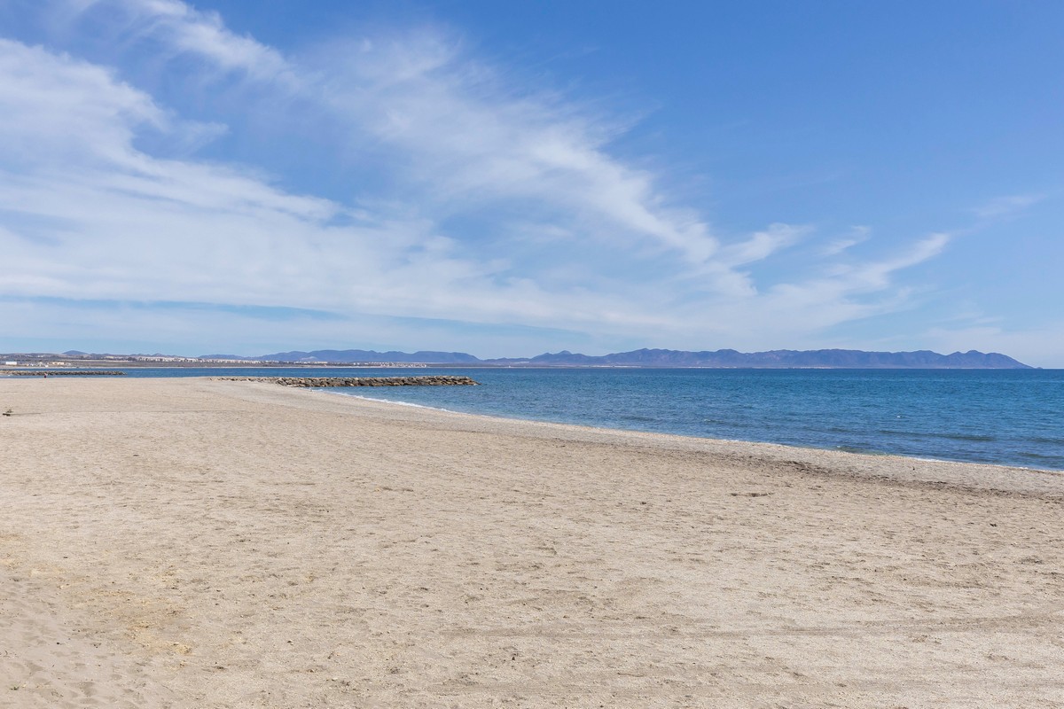 Villa con grande potenziale a Costacabana (Almería)