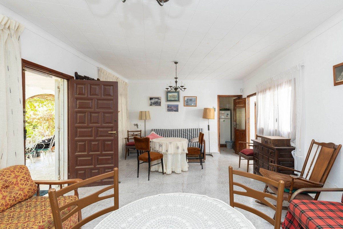Villa con grande potenziale a Costacabana (Almería)