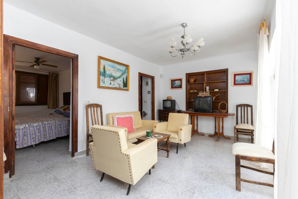 Villa con grande potenziale a Costacabana (Almería)