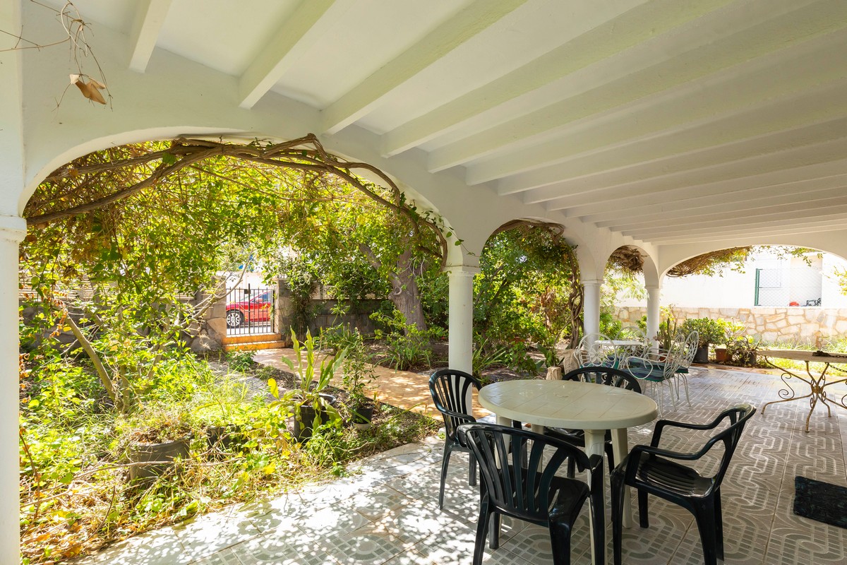 Villa con grande potenziale a Costacabana (Almería)
