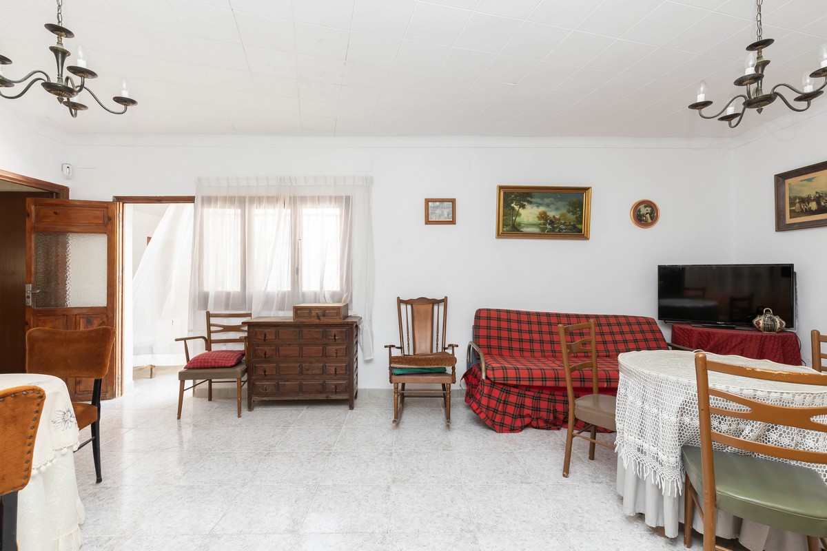 Villa con grande potenziale a Costacabana (Almería)