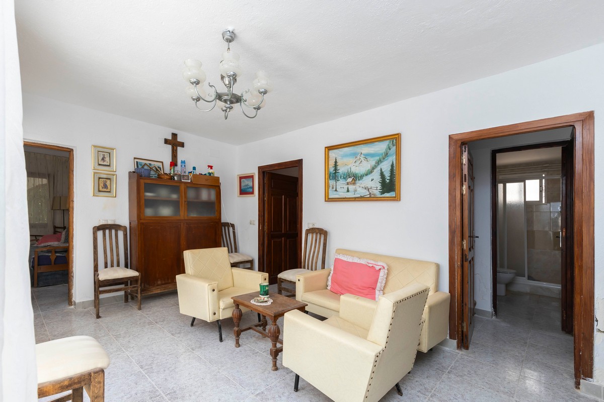Villa con grande potenziale a Costacabana (Almería)
