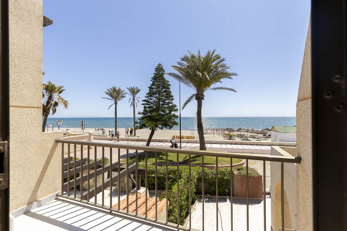 Espectacular apartamento en 1ª línea de playa, Complejo Las Bananas