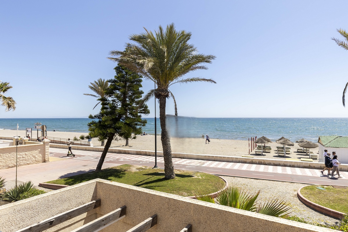 Espectacular apartamento en 1ª línea de playa, Complejo Las Bananas