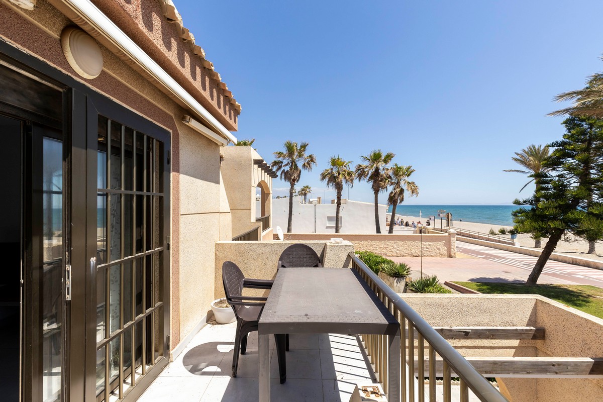 Espectacular apartamento en 1ª línea de playa, Complejo Las Bananas