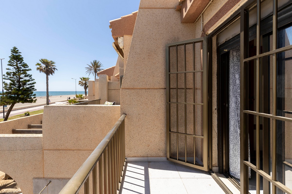 Espectacular apartamento en 1ª línea de playa, Complejo Las Bananas